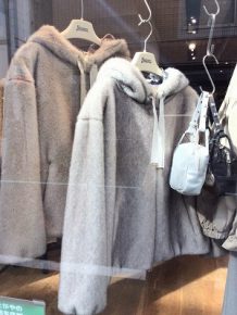 HERNO(ヘルノ)のエコファーブルゾンの色違いが入荷致しました！！