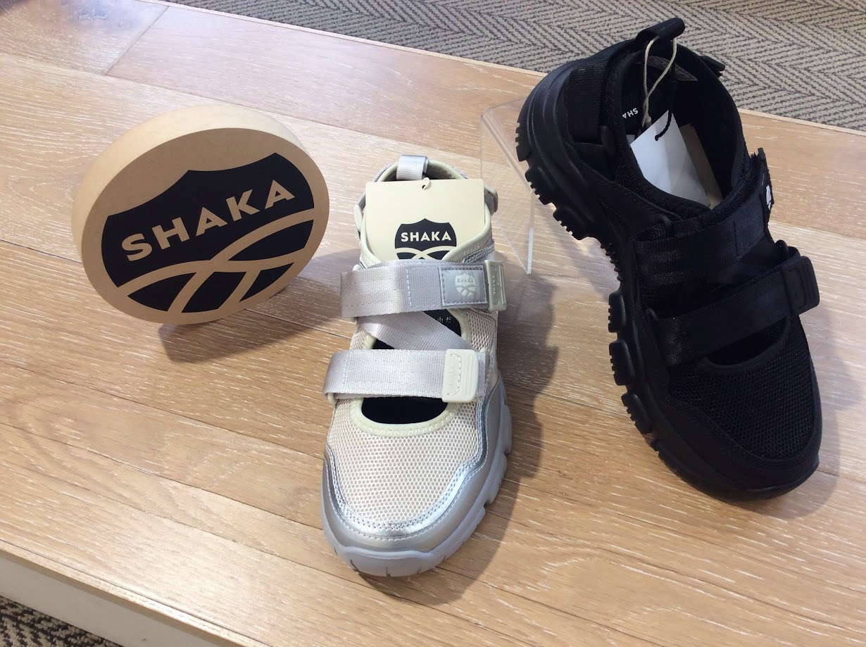 SHAKAの定番スニーカーサンダルが今年も入荷しています✨