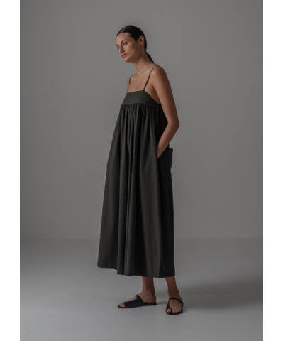 もうすぐアップになるCOG THE BIG SMOKEのオーバーオールを150cm仲丸が着てみました☺