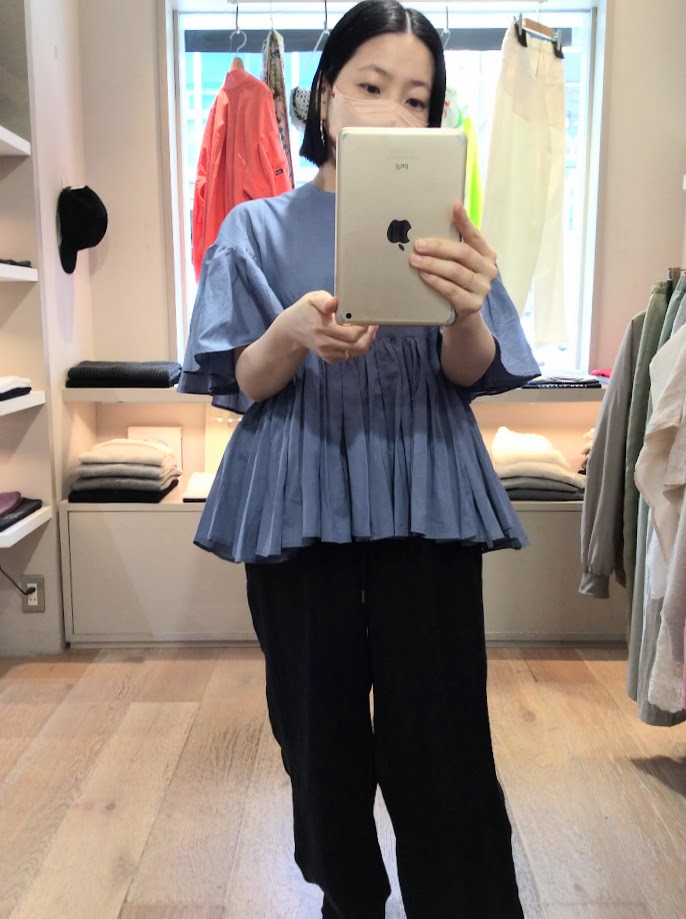 今週アップになったMARIHAの新作ブラウスを150cm仲丸が着てみました☺