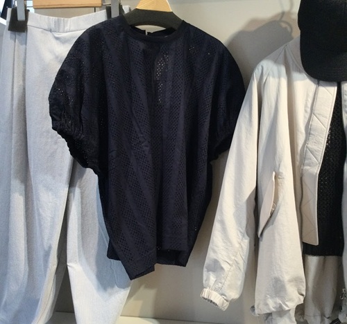 Le pivot(ルピボット)のローンレースギャザーT入荷いたしました。 Le pivot(ルピボット)のローンレースギャザーT入荷いたしました。