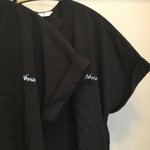本日から販売開始になるNANGA（ナンガ）　EXCURSION DRESS、サイズを着比べてみました。
