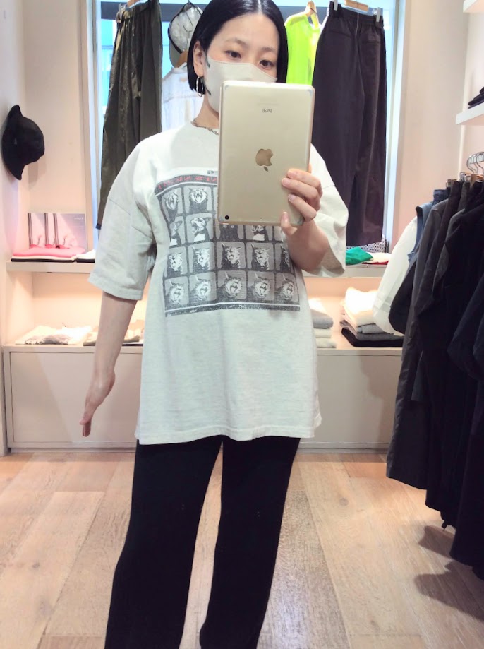 もうすぐWEBアップ予定のREMI RELIEFの猫柄🐈プリントTシャツを150cm仲丸も着てみました。