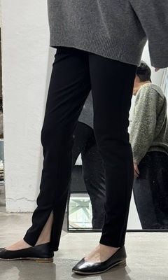 秋冬シーズンは、細身のパンツが復活の兆しです！！