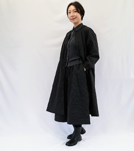 季節の端境期に絶妙にちょうどいい、うっすら中綿キルティングのORCIVAL（オーシバル）コート＆キュロット