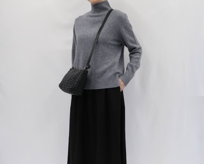 BIBA（ビバ）手編みのレザーが魅せる、深みのある表情のバッグ👜が入荷しております。